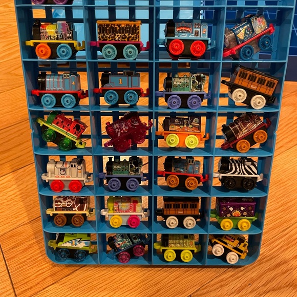 Thomas the train, mini trains, and carrying case 25 trains and case - Picture 3 of 12